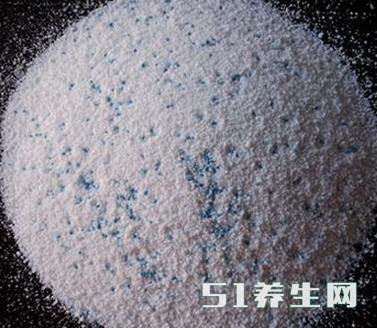 家里有這種洗衣粉嗎？趕緊扔掉，彩漂粉致癌物超標(biāo)真相揭秘